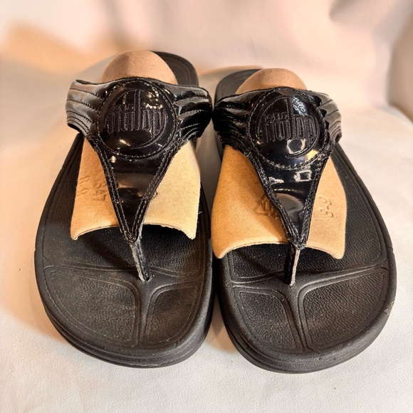 FITFLOP Sz 10 Pattent Leather Front Post Comfort Sole Slides aslip On Sandals - Picture 3 of 13